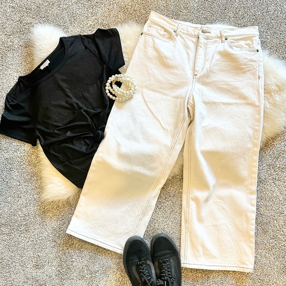 LOFT Denim - ✨LOFT Wide Leg Cropped Cream Denim Jeans with Tan Stitching Women’s Size 8 / 29✨